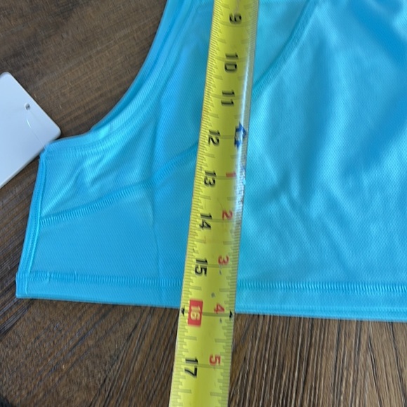 NWT Lululemon Muscle Love Tank Crop Sz 4 Kayak Light Blue - Picture 9 of 10